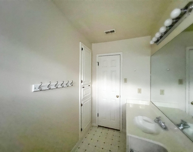 6204 Old Harbor Ln - Photo Thumbnail 27