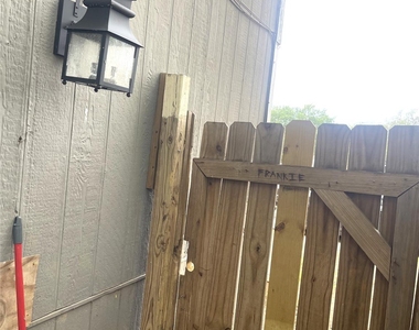 2200 Tabor Ct - Photo Thumbnail 16