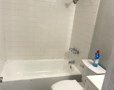 2200 Tabor Ct - Photo Thumbnail 9