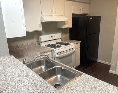 2200 Tabor Ct - Photo Thumbnail 26