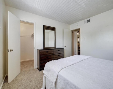 4539 Guadalupe St - Photo Thumbnail 23