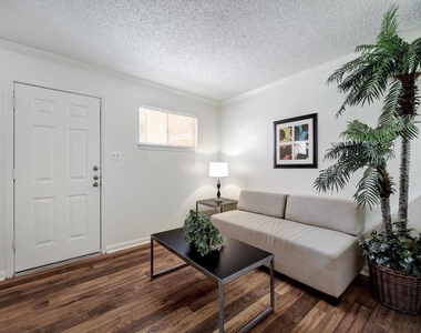 4539 Guadalupe St - Photo Thumbnail 1