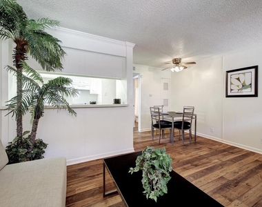 4539 Guadalupe St - Photo Thumbnail 4