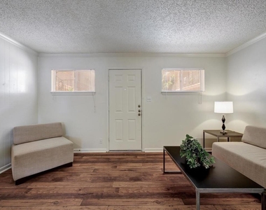 4539 Guadalupe St - Photo Thumbnail 3