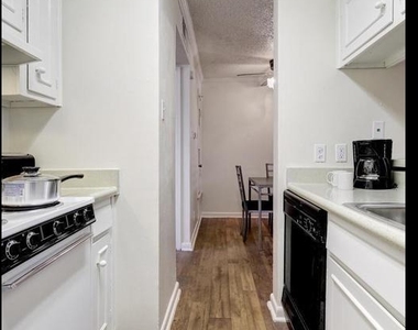 4539 Guadalupe St - Photo Thumbnail 14