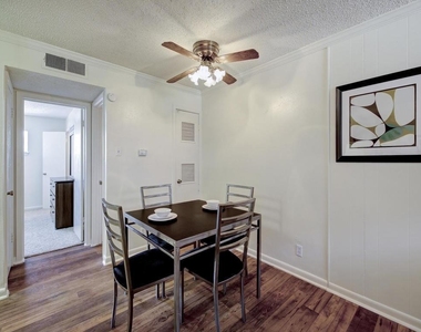 4539 Guadalupe St - Photo Thumbnail 9
