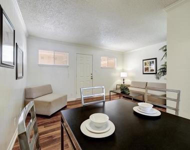 4539 Guadalupe St - Photo Thumbnail 11