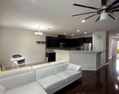 1248 Hyde Park Dr - Photo Thumbnail 13