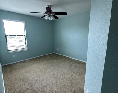 1248 Hyde Park Dr - Photo Thumbnail 31