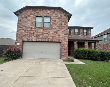 1248 Hyde Park Dr - Photo Thumbnail 2