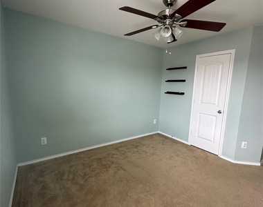 1248 Hyde Park Dr - Photo Thumbnail 33