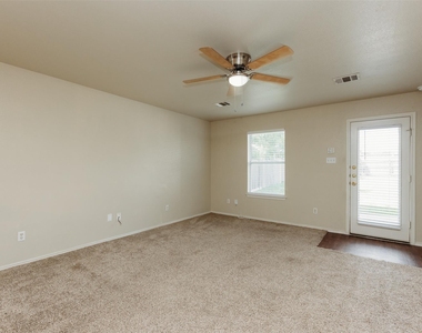 2122 Bluffstone Dr - Photo Thumbnail 9