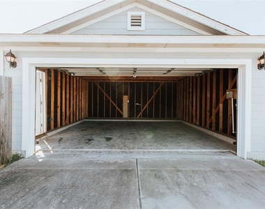 2122 Bluffstone Dr - Photo Thumbnail 5