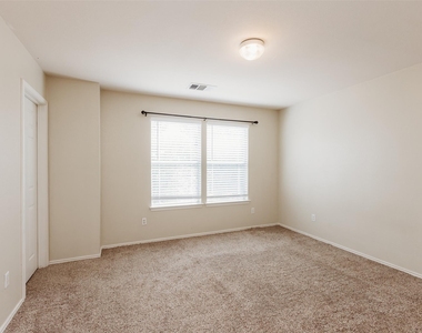 2122 Bluffstone Dr - Photo Thumbnail 13