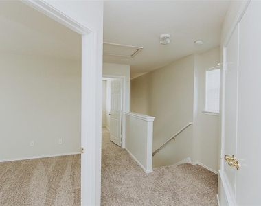 2122 Bluffstone Dr - Photo Thumbnail 4