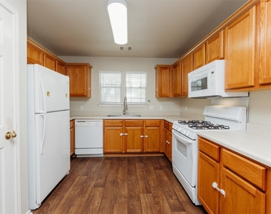 2122 Bluffstone Dr - Photo Thumbnail 11