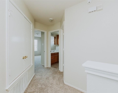 2122 Bluffstone Dr - Photo Thumbnail 3