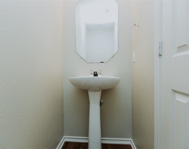 2122 Bluffstone Dr - Photo Thumbnail 2
