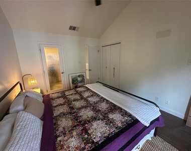 2215 Post Rd - Photo Thumbnail 5