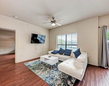 5117 N Lamar Blvd - Photo Thumbnail 1