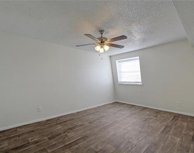 1825 Wooten Park Dr - Photo Thumbnail 16