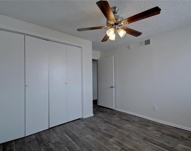 1825 Wooten Park Dr - Photo Thumbnail 15