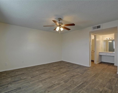 1825 Wooten Park Dr - Photo Thumbnail 5