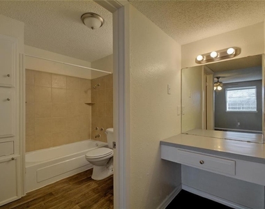 1825 Wooten Park Dr - Photo Thumbnail 7