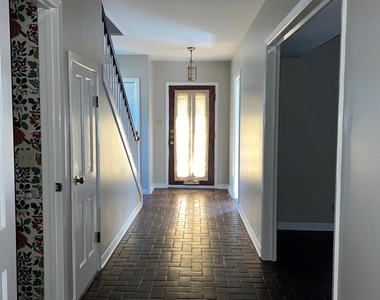 1500 Elton Ln - Photo Thumbnail 1