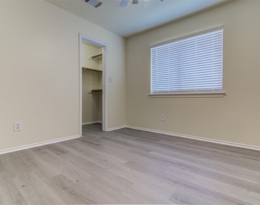 1604 Southwestern Trl - Photo Thumbnail 8