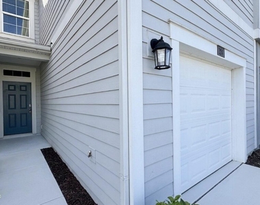 124 Pasadena Drive - Photo Thumbnail 1
