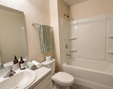 124 Pasadena Drive - Photo Thumbnail 14