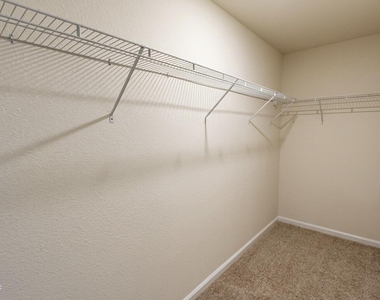 124 Pasadena Drive - Photo Thumbnail 8