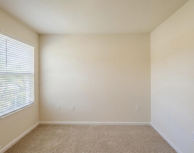 124 Pasadena Drive - Photo Thumbnail 13