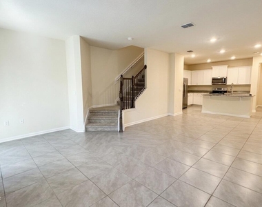 124 Pasadena Drive - Photo Thumbnail 6