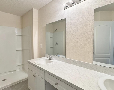 124 Pasadena Drive - Photo Thumbnail 10