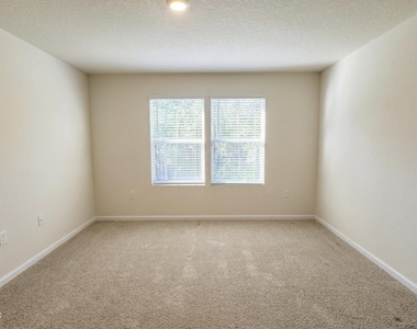 124 Pasadena Drive - Photo Thumbnail 7
