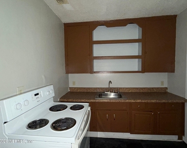 3323 Nolan Street - Photo Thumbnail 4