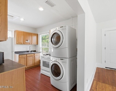 2837 Lydia Street - Photo Thumbnail 7