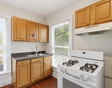 2837 Lydia Street - Photo Thumbnail 5