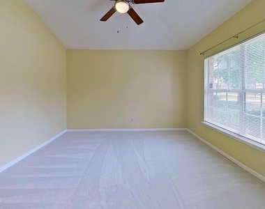 12404 Hatton Chase Lane - Photo Thumbnail 4