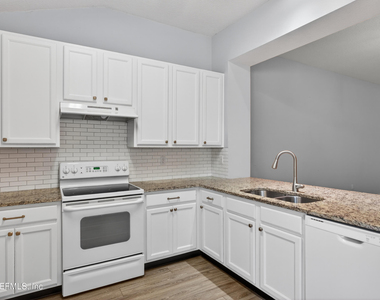 6377 Island Forest Drive - Photo Thumbnail 9