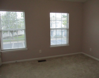 3684 Summerlin Lane E - Photo Thumbnail 6
