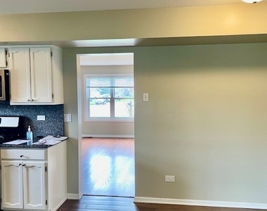 362 Amy Court - Photo Thumbnail 4