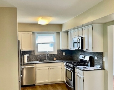 362 Amy Court - Photo Thumbnail 3