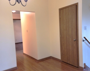 9264 Windsor Parkway - Photo Thumbnail 10