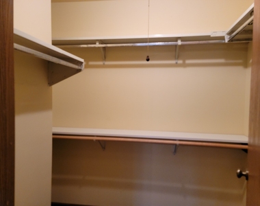 9264 Windsor Parkway - Photo Thumbnail 16