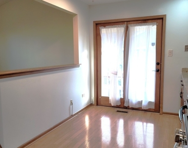 9264 Windsor Parkway - Photo Thumbnail 8