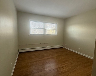 527 W Eastman Street - Photo Thumbnail 2
