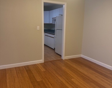 527 W Eastman Street - Photo Thumbnail 11